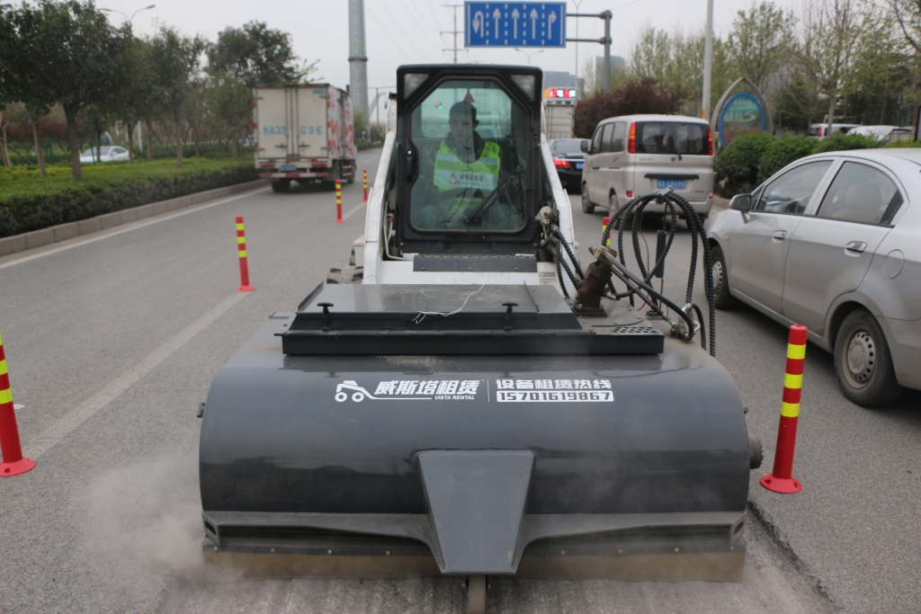 威斯塔-山貓清掃車 公路無塵清掃車 道路清掃車 無塵封閉清掃車作業(yè)視頻2